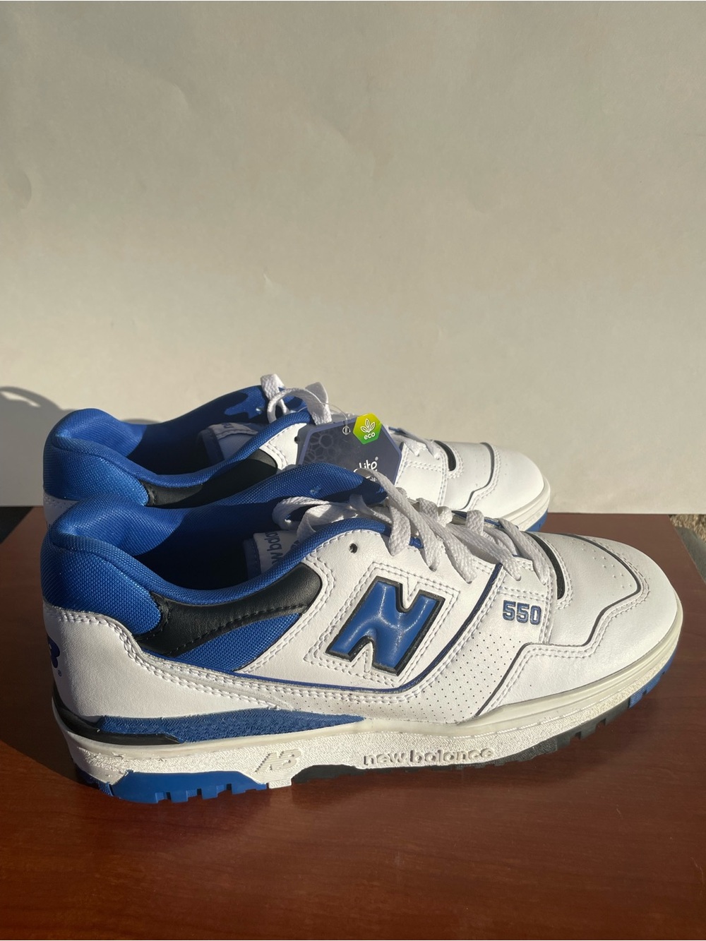 New Balance Mens White and Blue 550 Low-Top Sneakers